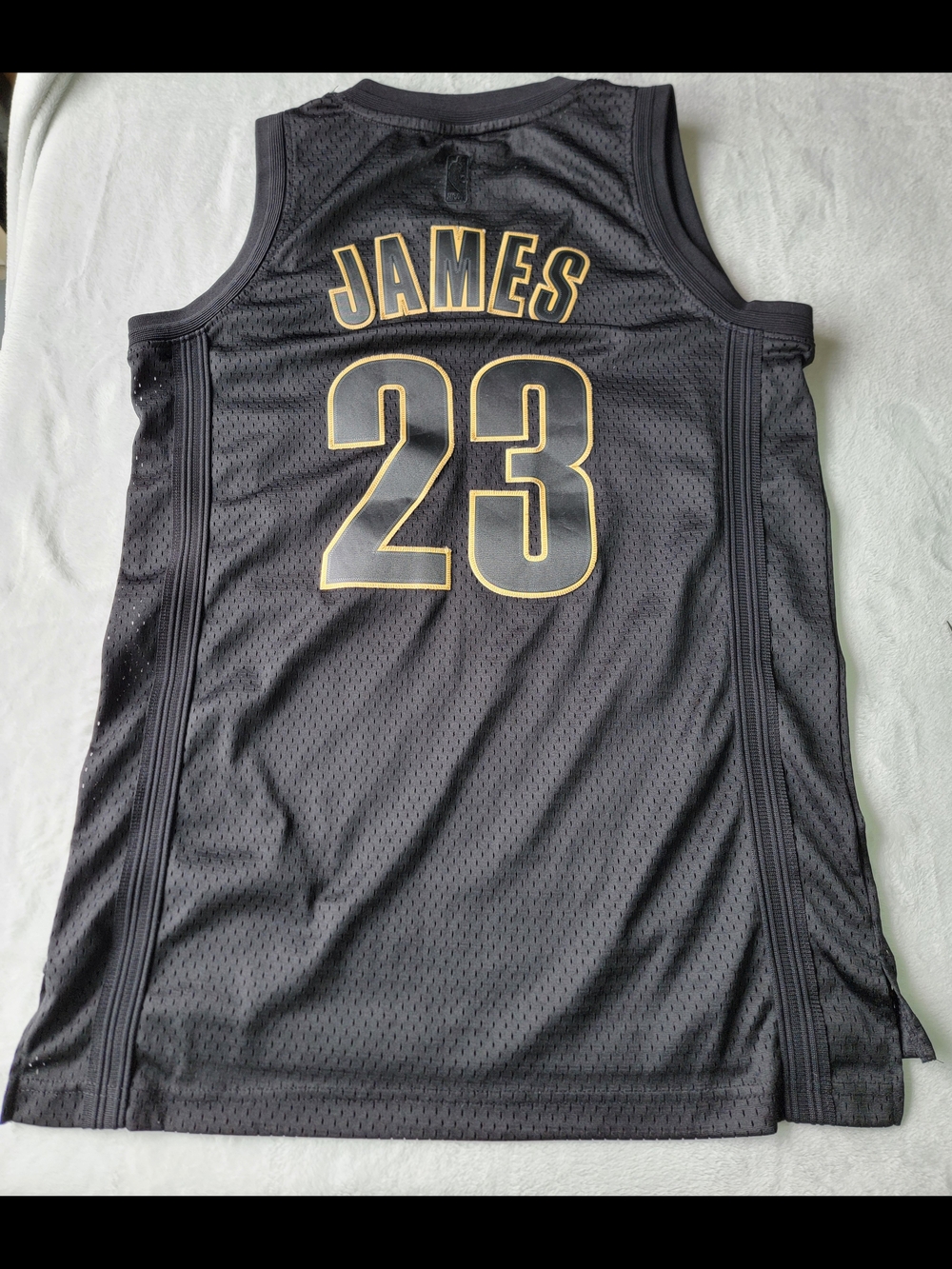 RARE ! Adidas CAVS Lebron JAMES #23 Black Gold Jersey - Picture 2 of 16